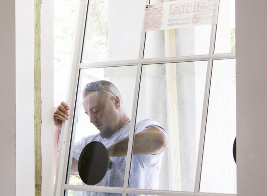 professional window installer 